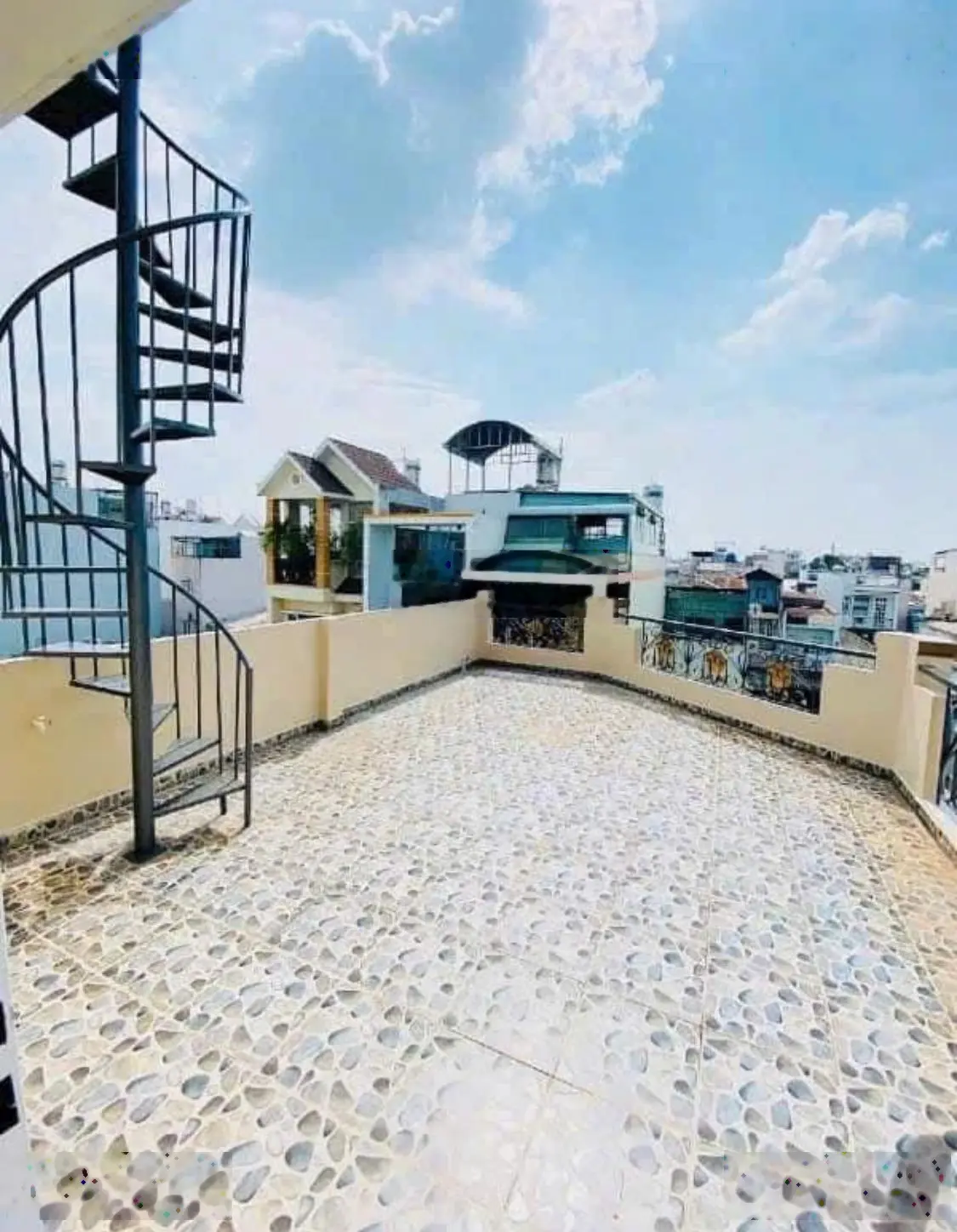 3,7Tỷ sỡ hữu ngay 184/ Nguyễn Xí Bình thạnh 68m2 Shr Phố Nguyễn xí toạ lạc gần ViCom,Trường học