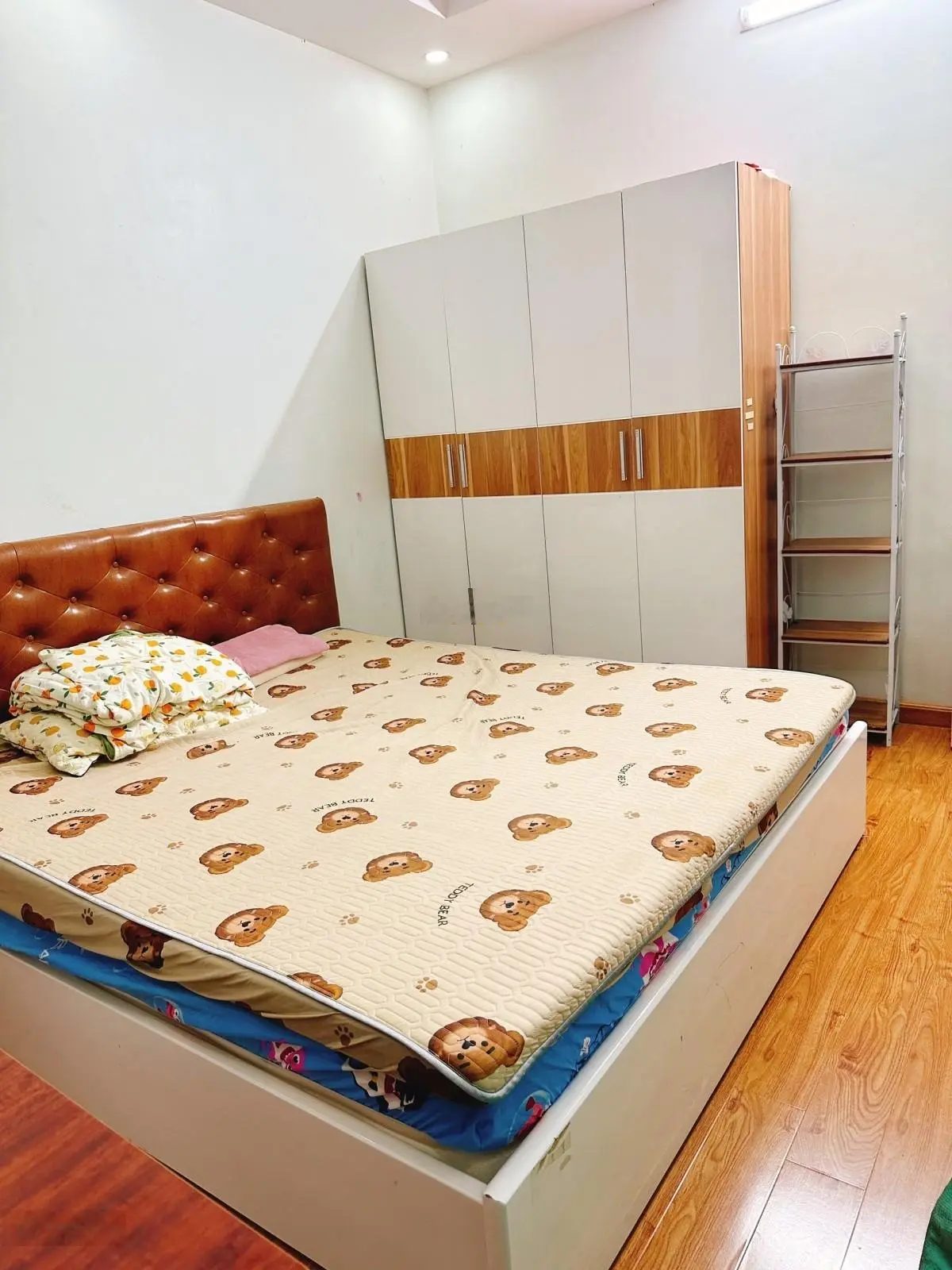 Cần Bán nhà Phố Pháo Đài Láng 40m 6 Tầng MT 3,6m chỉ 9,9 tỷ Full nội thất 20m ô tô.