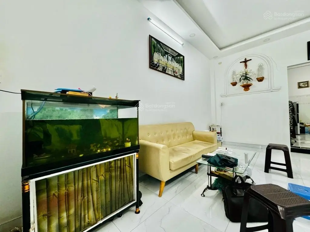 Nhà đường Cách Mạng Tháng 8, 2 tầng, 43m2, nhà đúc kiên cố, 6,5Tỷ