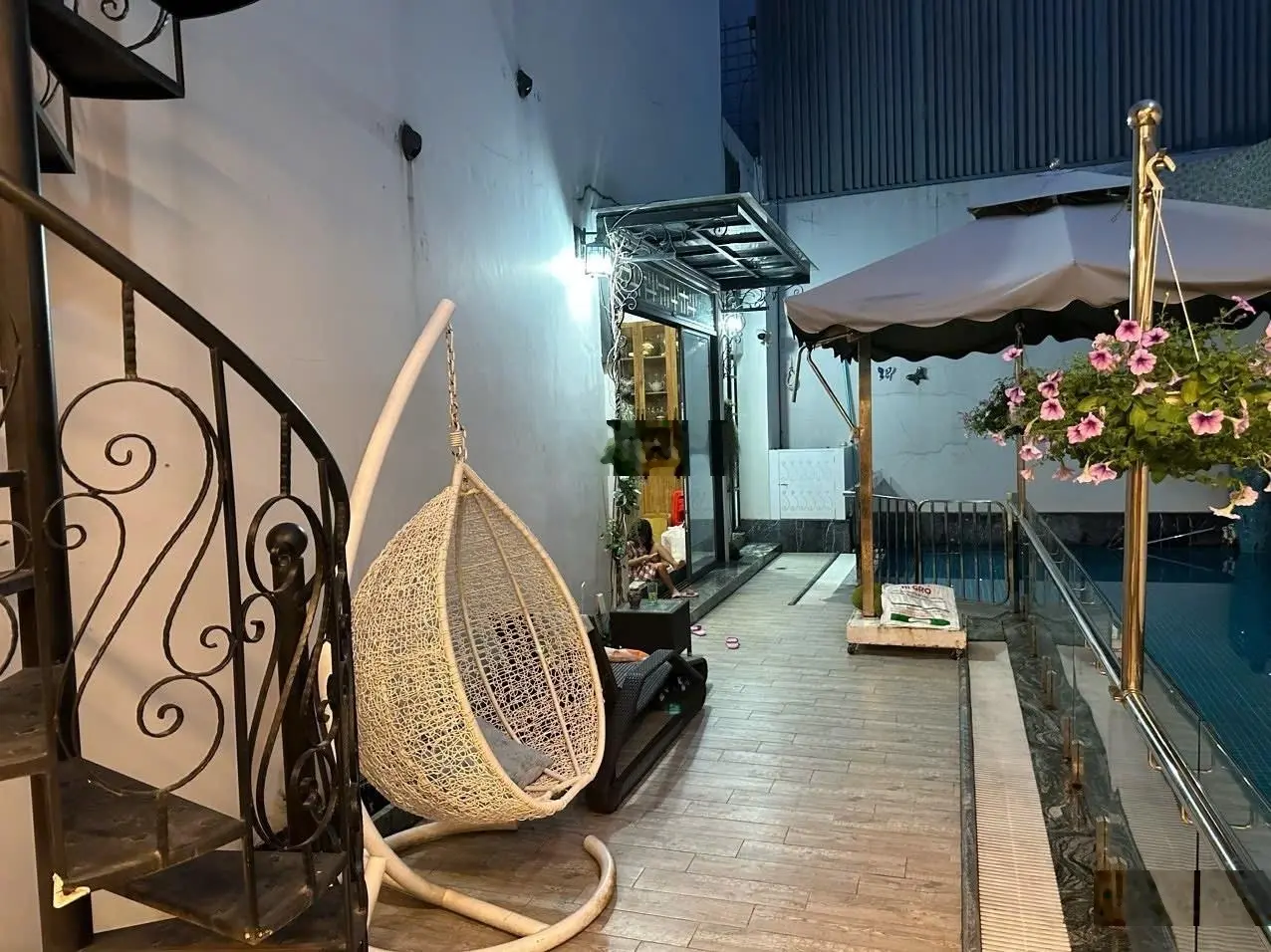 Biệt thự đẳng cấp thượng lưu, khu bên sông Hiệp Bình Chánh, 114m2 x 5 tầng, có gara ô tô. 16.5 tỷ.