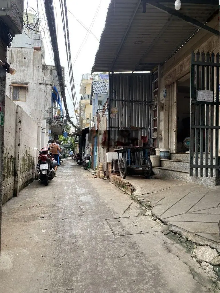 Nhà nát ngang 5*27m, ngay KDC Hoàn Cầu, p. Tân Thuận Tây, Quận 7, chỉ hơn 8 tỷ tt