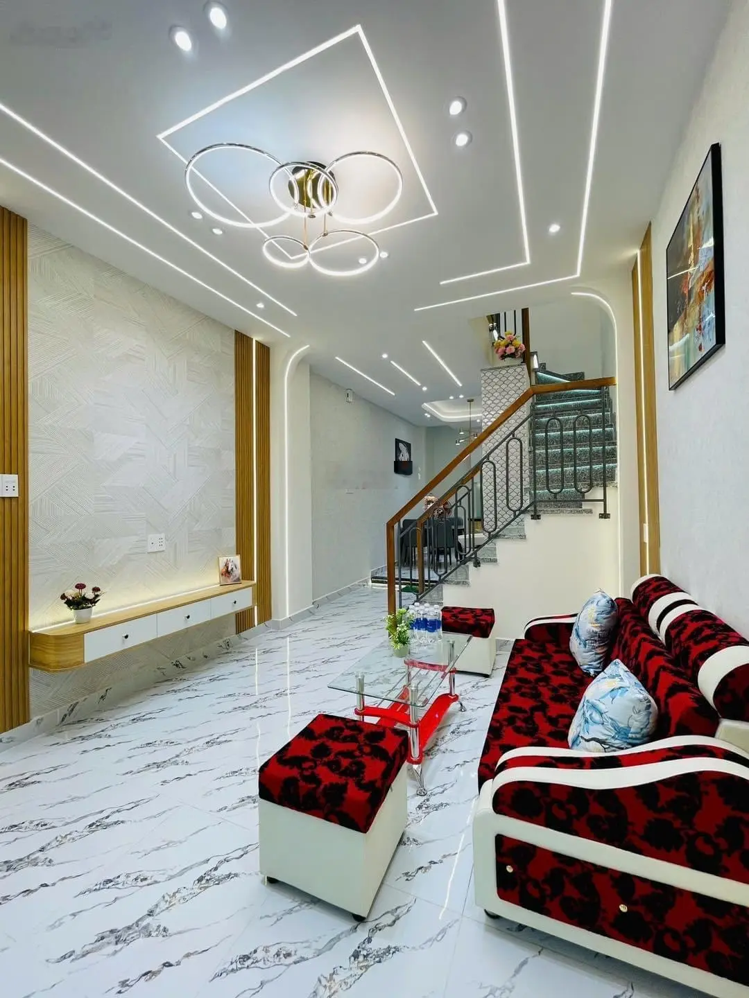 Bán nhà Sư Vạn Hạnh, P.10, Quận 10, 52m2, Ngang 5 dài 10,4, giá 2tỷ4,nội thất cơ bản, sổ hồng riêng