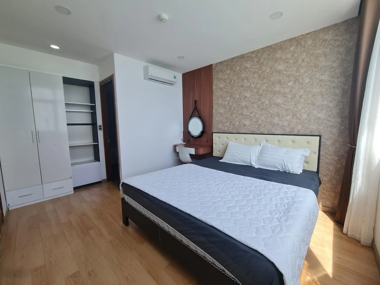 Bán nhanh căn 2 phòng ngủ 68m2 View trực diện biển giá 2,1 tỷ bao hết chi phí sang tên