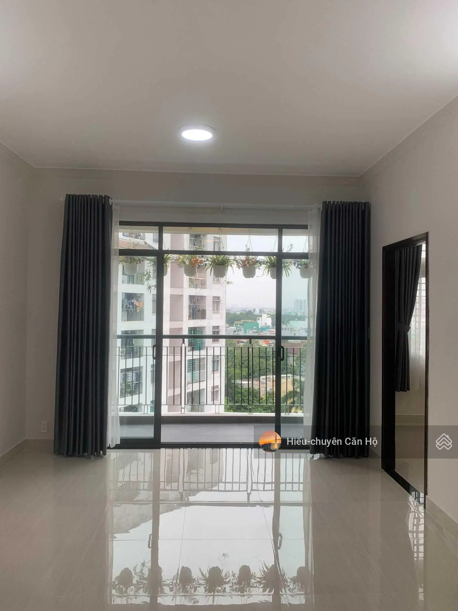 Bán chung cư 312 Lạc Long Quân Q11, căn 2PN nhiều loại diện tích, giá từ 2.2 tỷ. LH 0941 943 *** Thảo