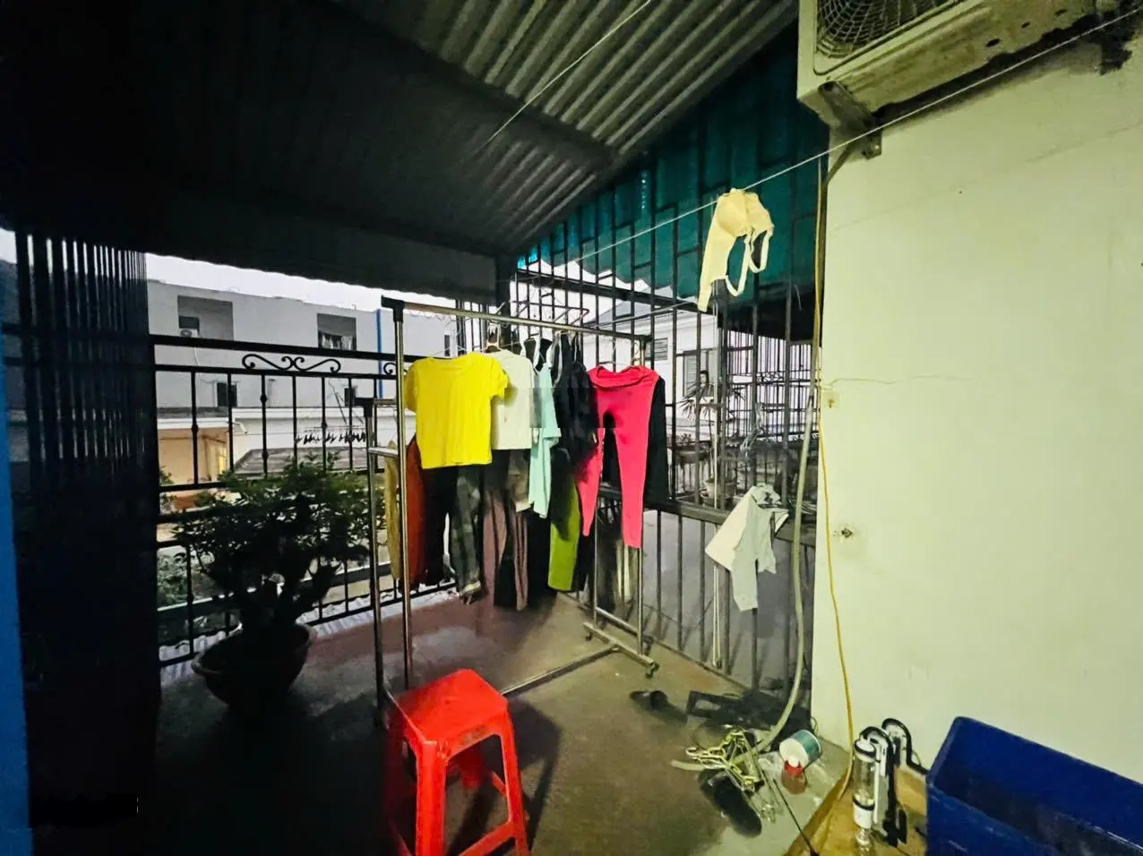 Bán nhà 2 tầng trung tâm tâm thị trấn An Dương 50m2, ngõ ô tô, giá chỉ 1,6x tỷ. LH 0979087664