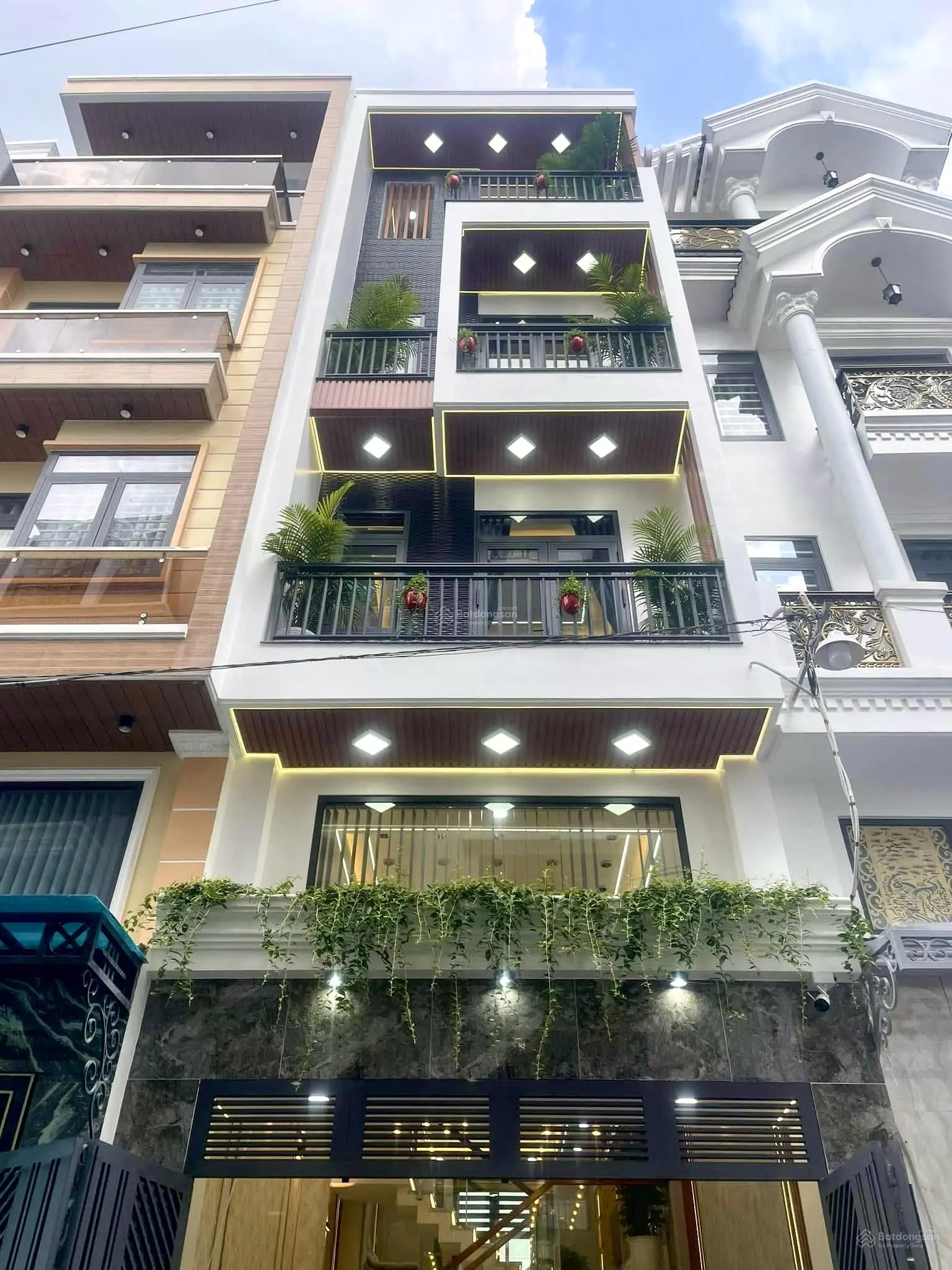 Gia đình bán nhà 75m2 đường D5 - P25 - Bình Thạnh gần Đại Học Ngoại Thương đang cho thuê 28 triệu