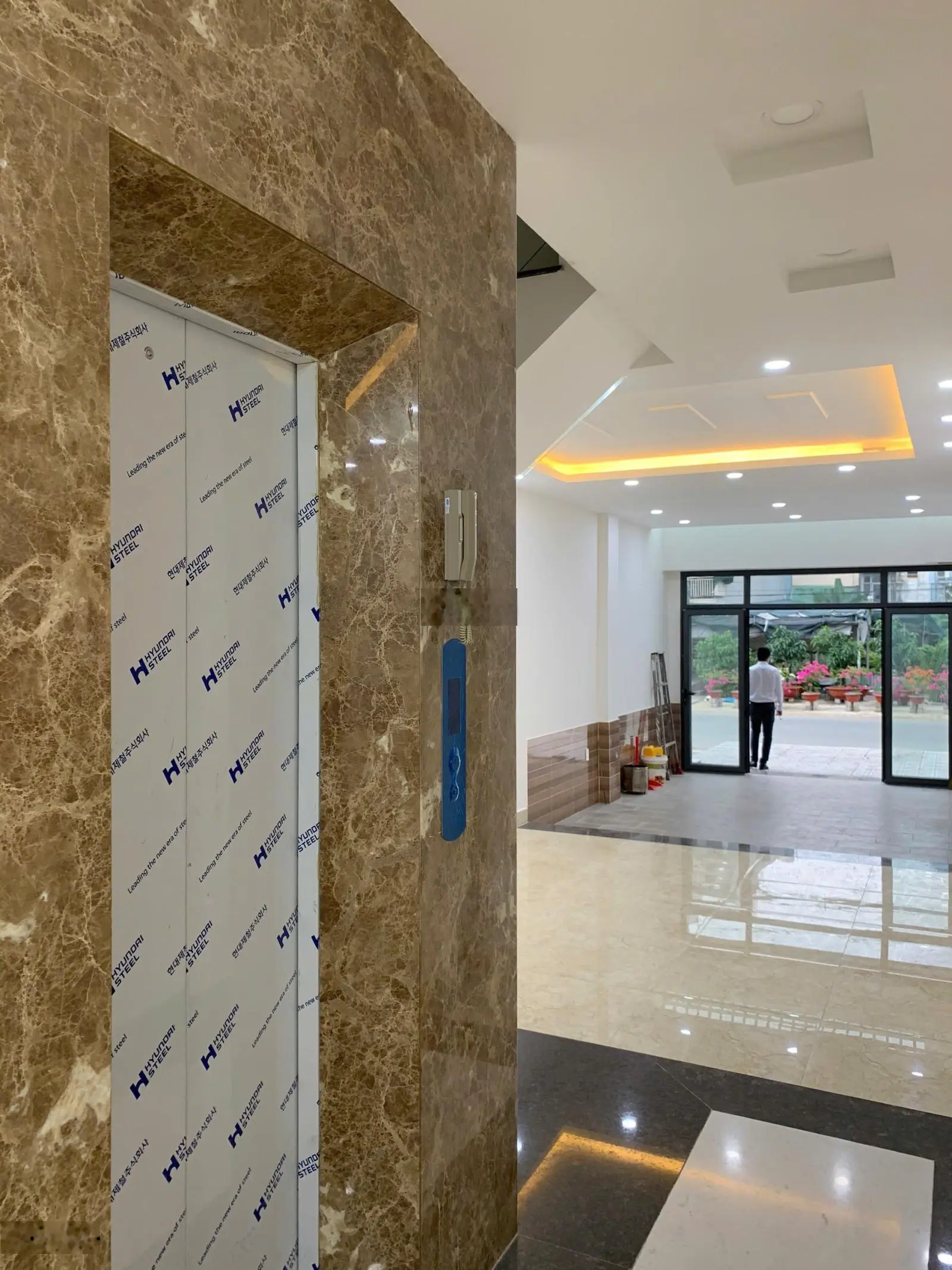 Bán nhà phố 4 tầng mặt tiền đường Phú Thuận (30m) có 6PN + thang máy giá 17 tỷ VND tại Quận 7