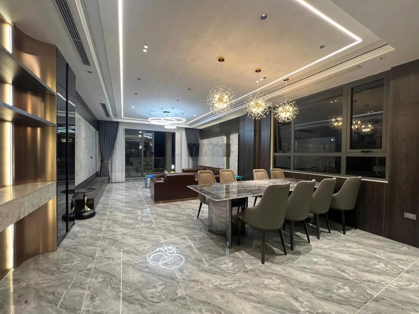 Nguyễn Văn Cừ 100m2, 8 tầng thang máy MT 5m ô tô 7 chỗ vào nhà ngõ thông cách mặt phố 15m