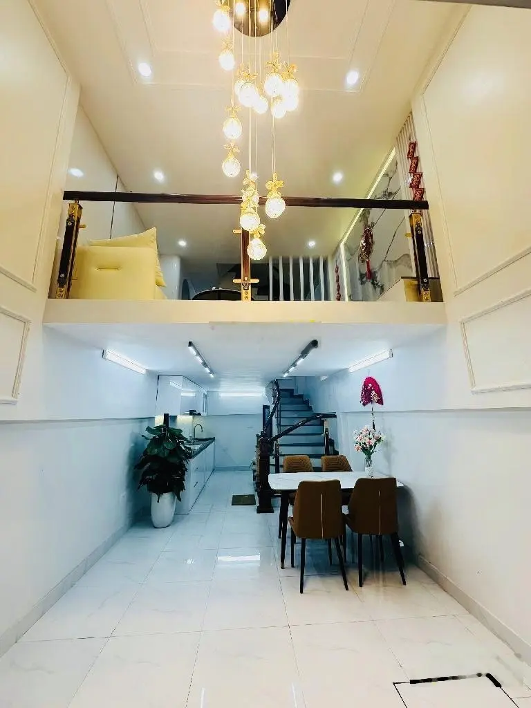 Khúc Thừa Dụ-TT Cầu Giấy .32m.5 Tầng.Cách 10m Ra Ô Tô Tránh.Giá 8,2 Tỷ