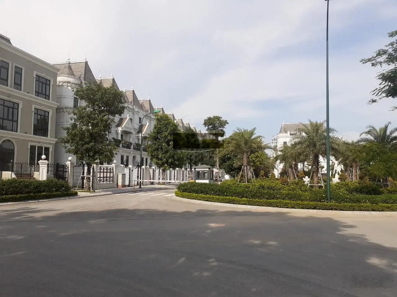 Bán căn biệt thự khu Ciputra dãy T 9 diện tích 230 m2 mặt tiền 10 mét nhà thiết kế đẹp