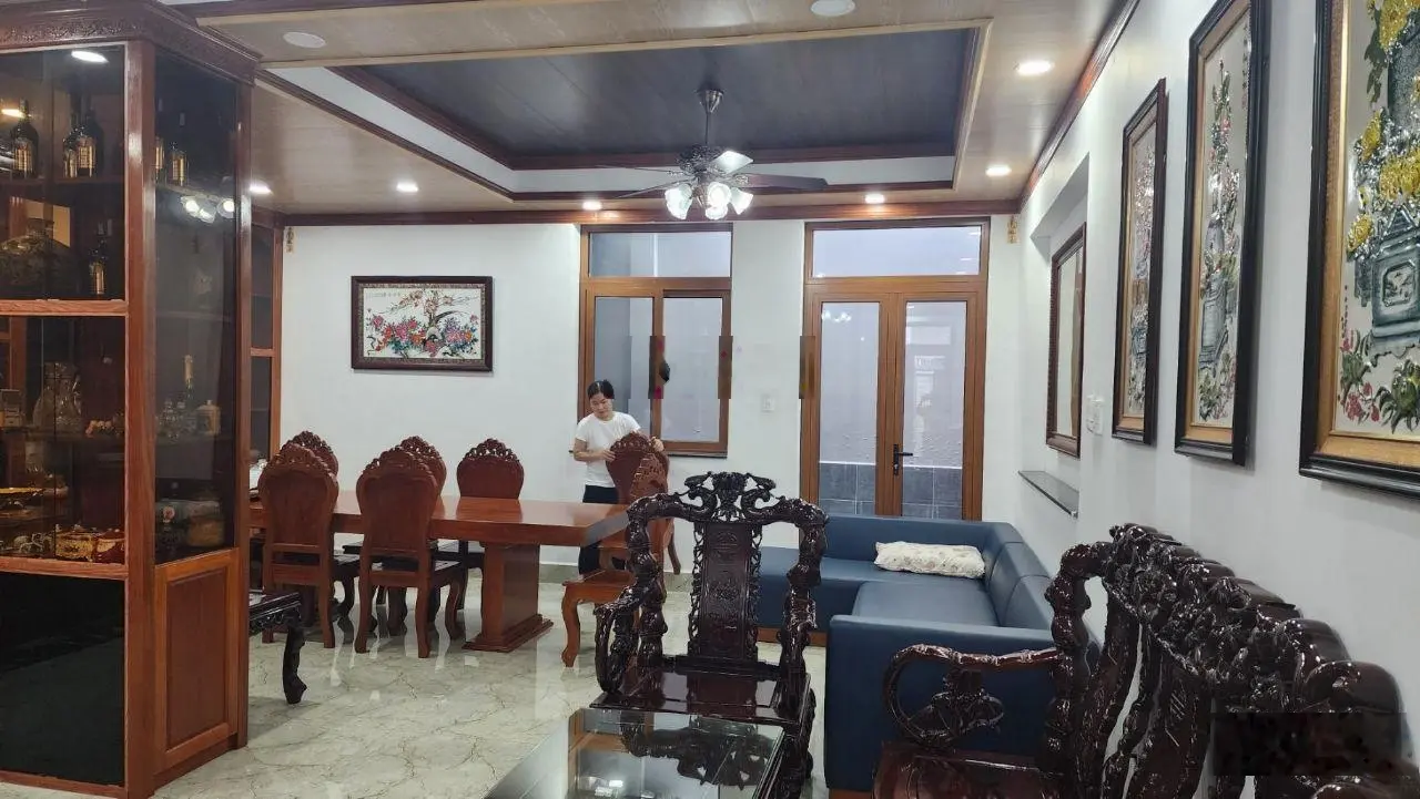 Nhà đẹp 3 tầng 146m2(6,5x21m) Đường 12m ngay chợ đêm Linh Trung 2, Bình Chiểu Thủ Đức; 4PN rẻ 8,2tỷ