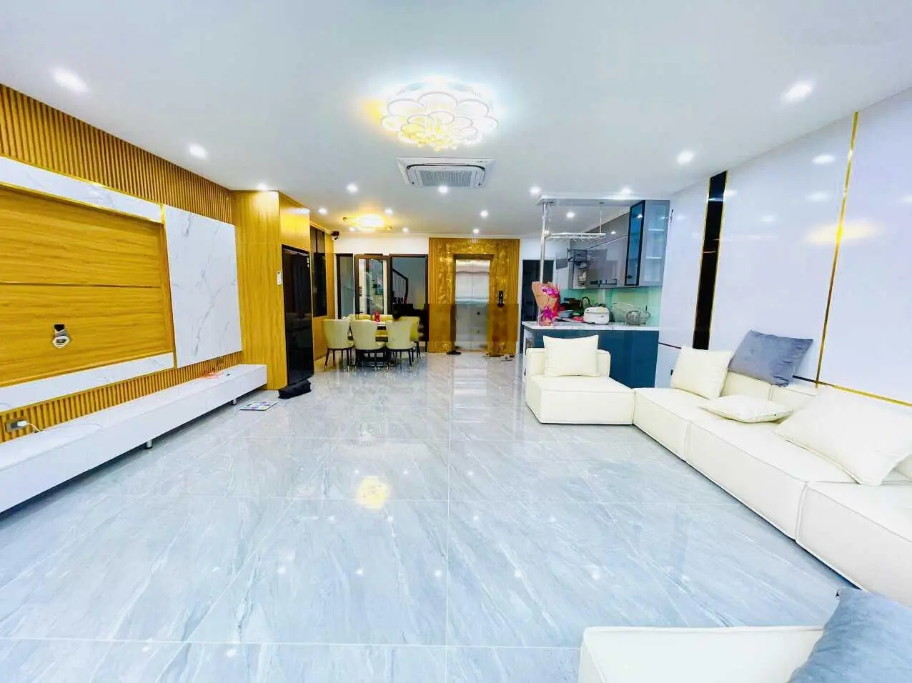 Siêu phẩm chợ xanh, 7 tầng thang máy - vỉa hè ô tô vào nhà kdvp đỉnh cao, 61,5 m2, giá 26 tỷ