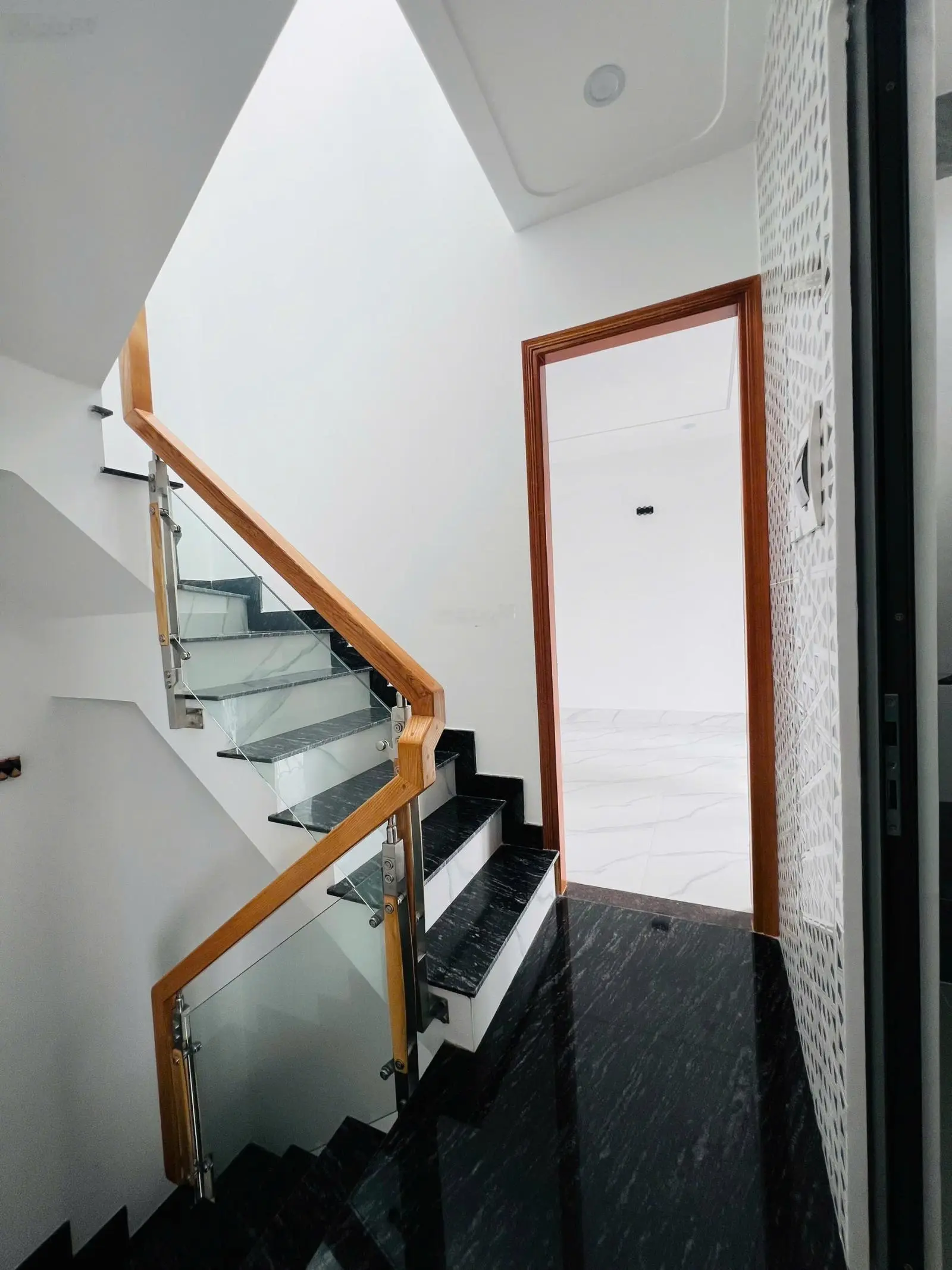 Nhà mới hẻ 2/ đường Chiến Lược, Bình Tân, gần quận 6, giá nhỉnh 4 tỷ còn TL. LH ngay 0906 435 ***