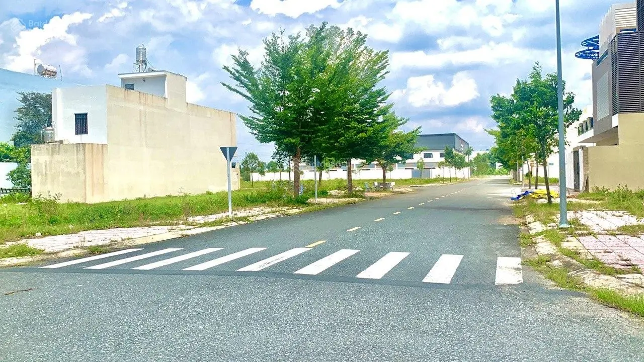 Chủ cần tiền đi đinh cư Mỹ bán gấp lô đất ngay trung tâm Thủ Thừa Long An