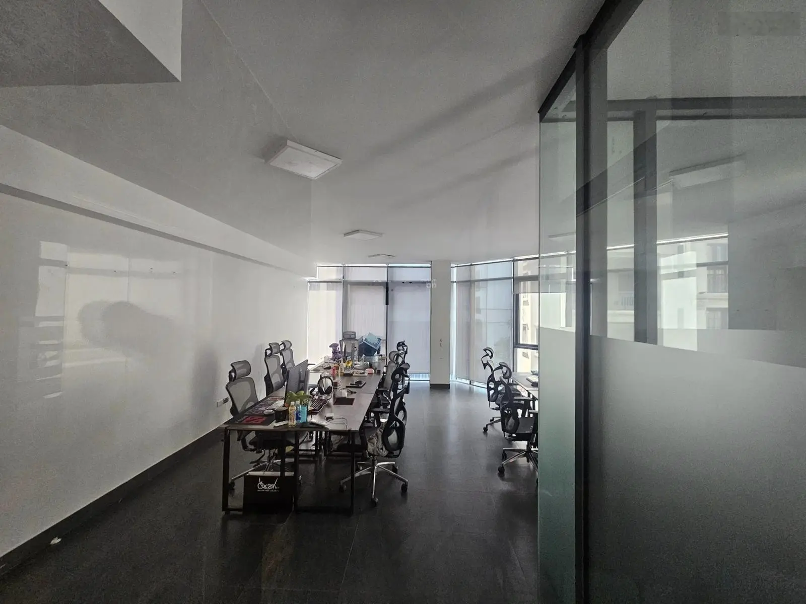 Tòa VP lô góc Hoàng Cầu, 2 mặt tiền ô tô tránh, 15m ra phố, 8T thang máy, KD đỉnh dòng tiền vô địch