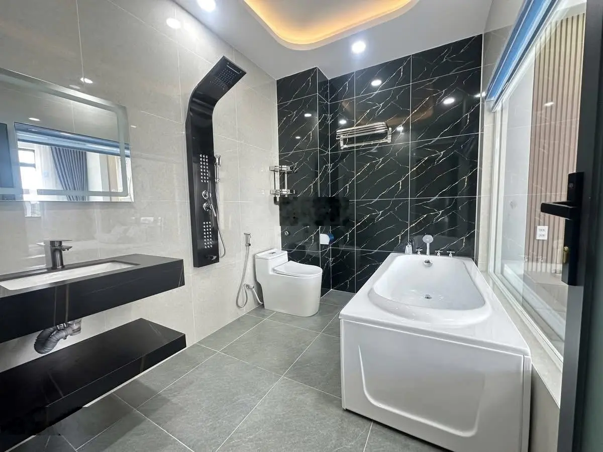 Bán gấp nhà kdc cao cấp tphcm giáp làng đại học quốc gia - 234m2 sàn giá 7,6 tỷ - hướng đông nam