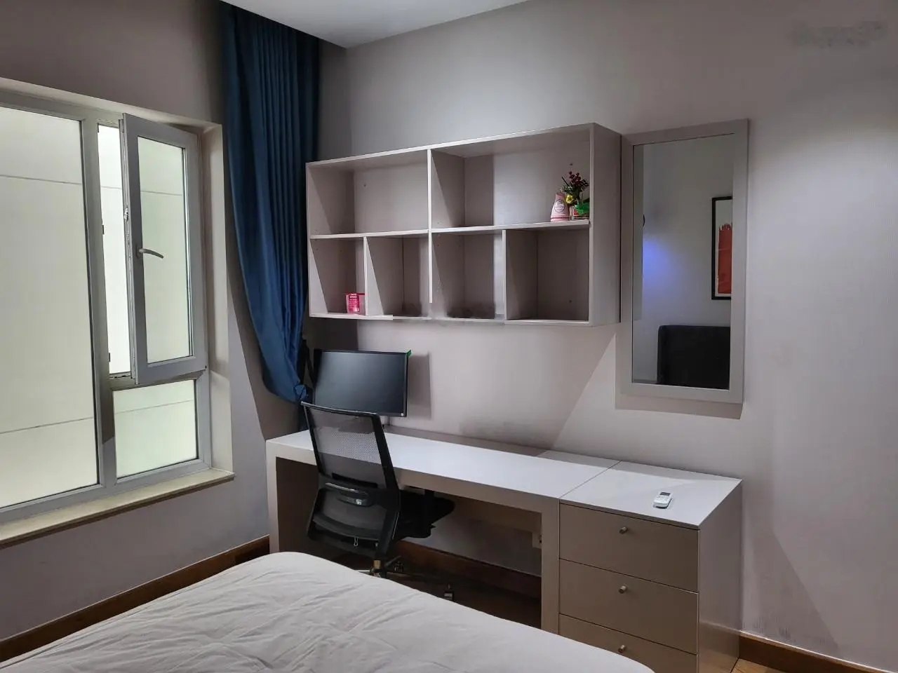 Bán căn hộ 3 phòng ngủ Đảo Kim Cương, 180 m2, có sổ hồng, view hồ bơi, yên tĩnh mát mẻ, giá tốt