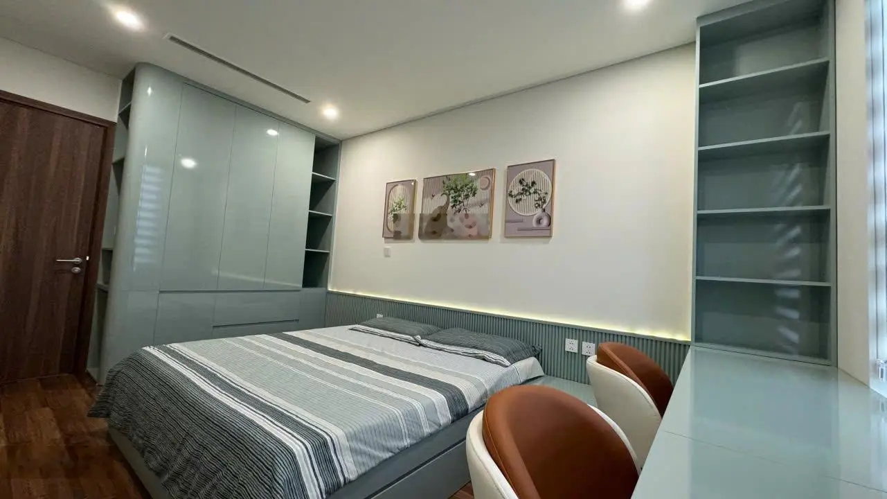 Bán gấp căn hộ 124m2 4pn,3wc nhà full nội thất chung cư CT8 the emerald mỹ đình LH: 0394 321 ***