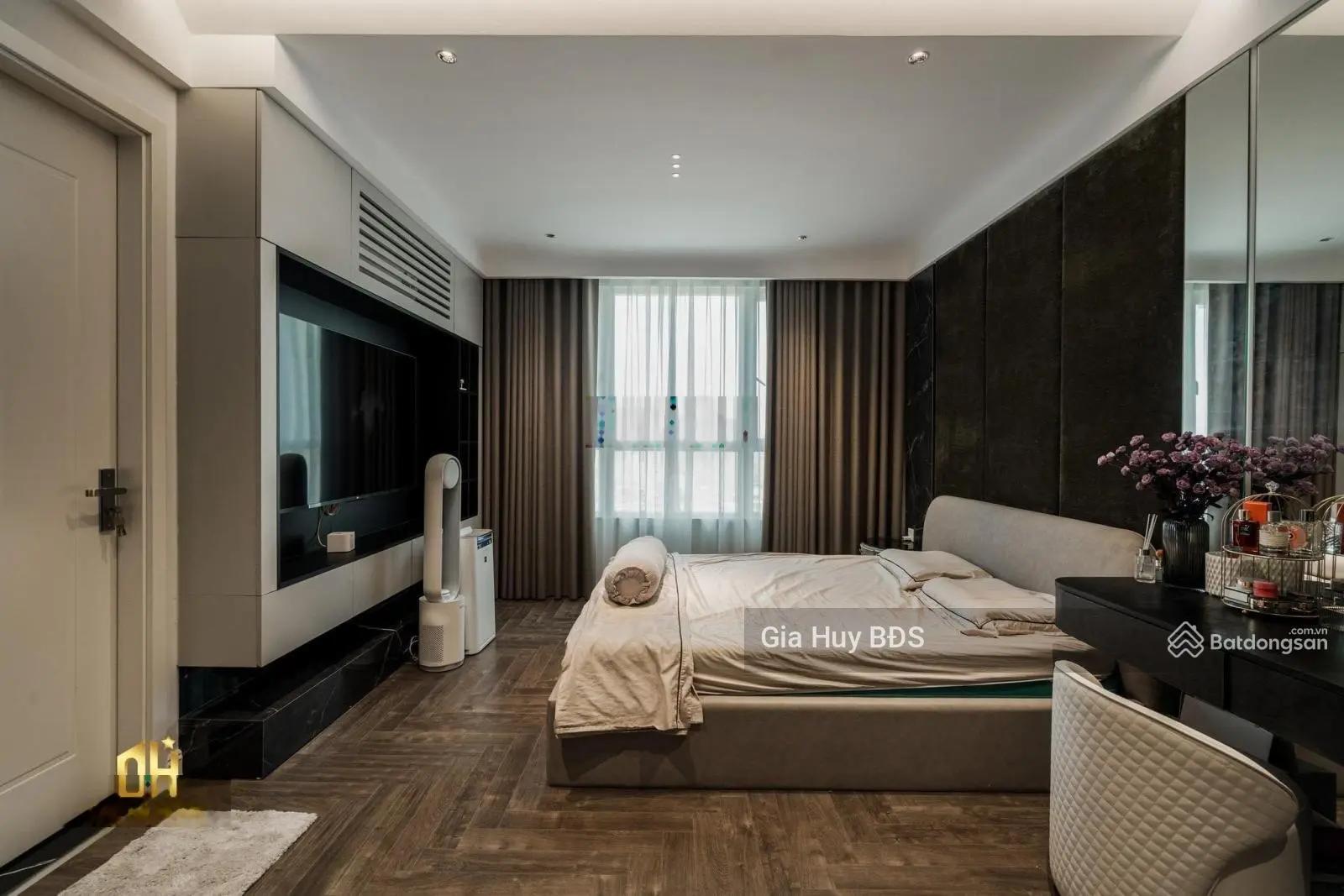 Chính chủ gửi bán căn duplex 267m2, 4 PN, tầng trung ,nội thất rất đẹp tại Mandarin Garden