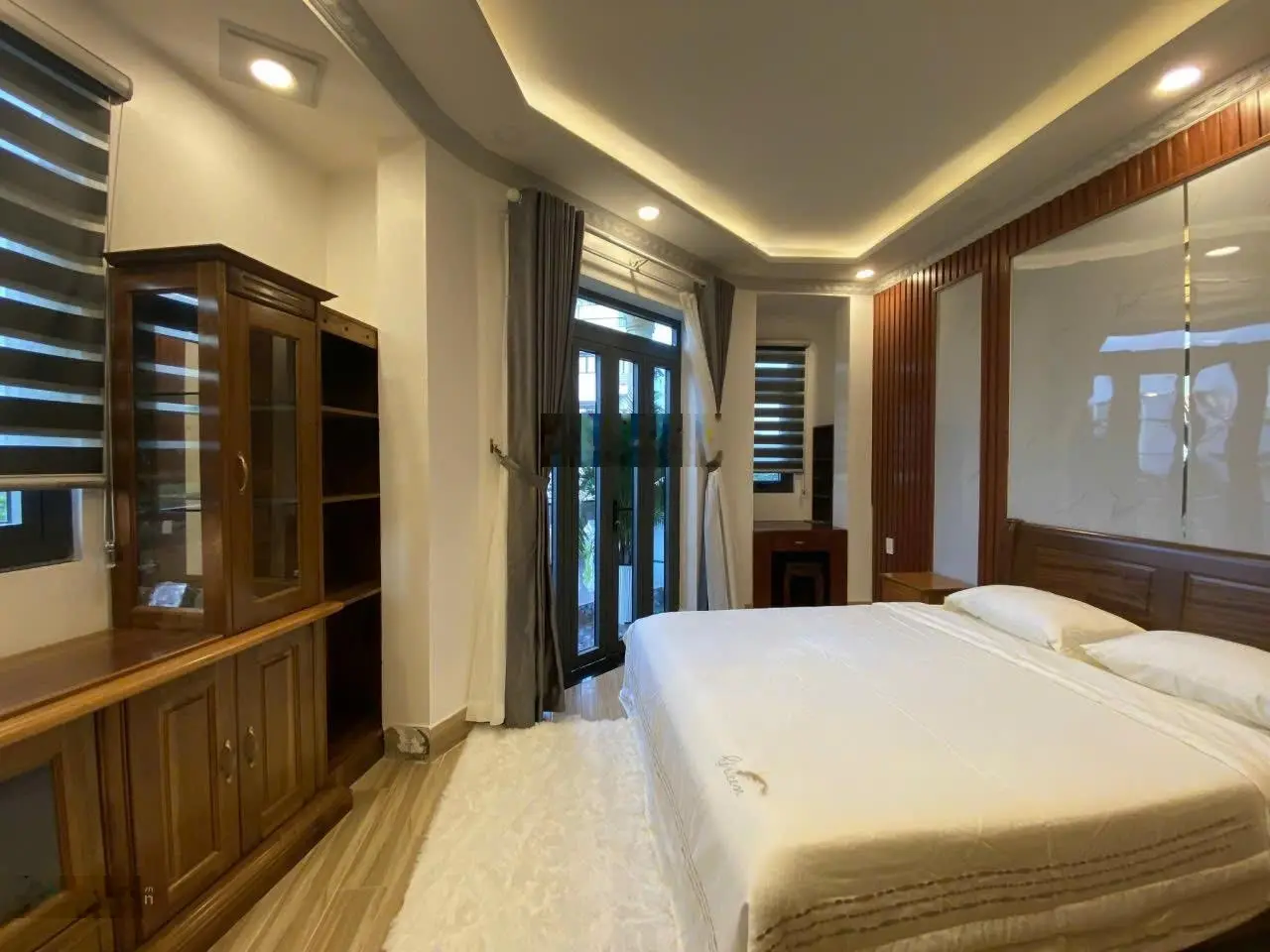 Căn gốc full nội thất gỗ tự nhiên trung tâm thị trấn