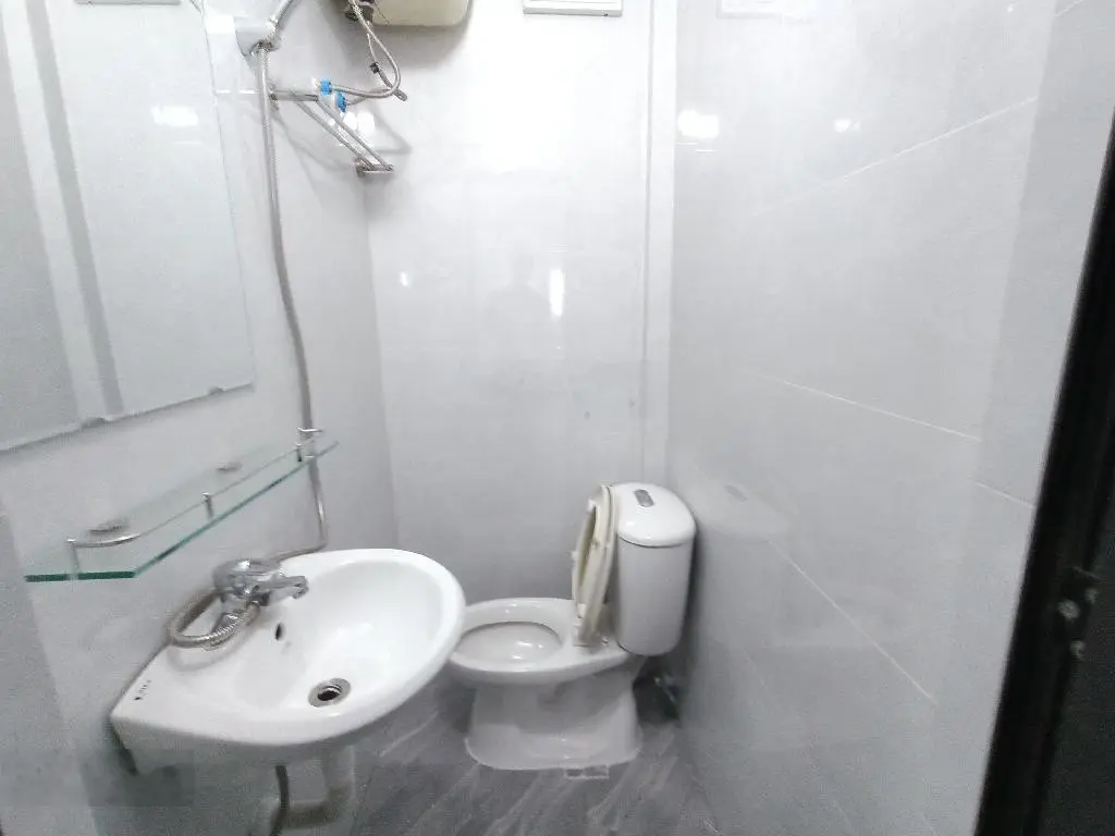 Bán nhà Minh Khai, ngõ thông - kinh doanh, trước nhà ba gác đua, DT 32m2 x 3 tầng , MT rộng 5,4m