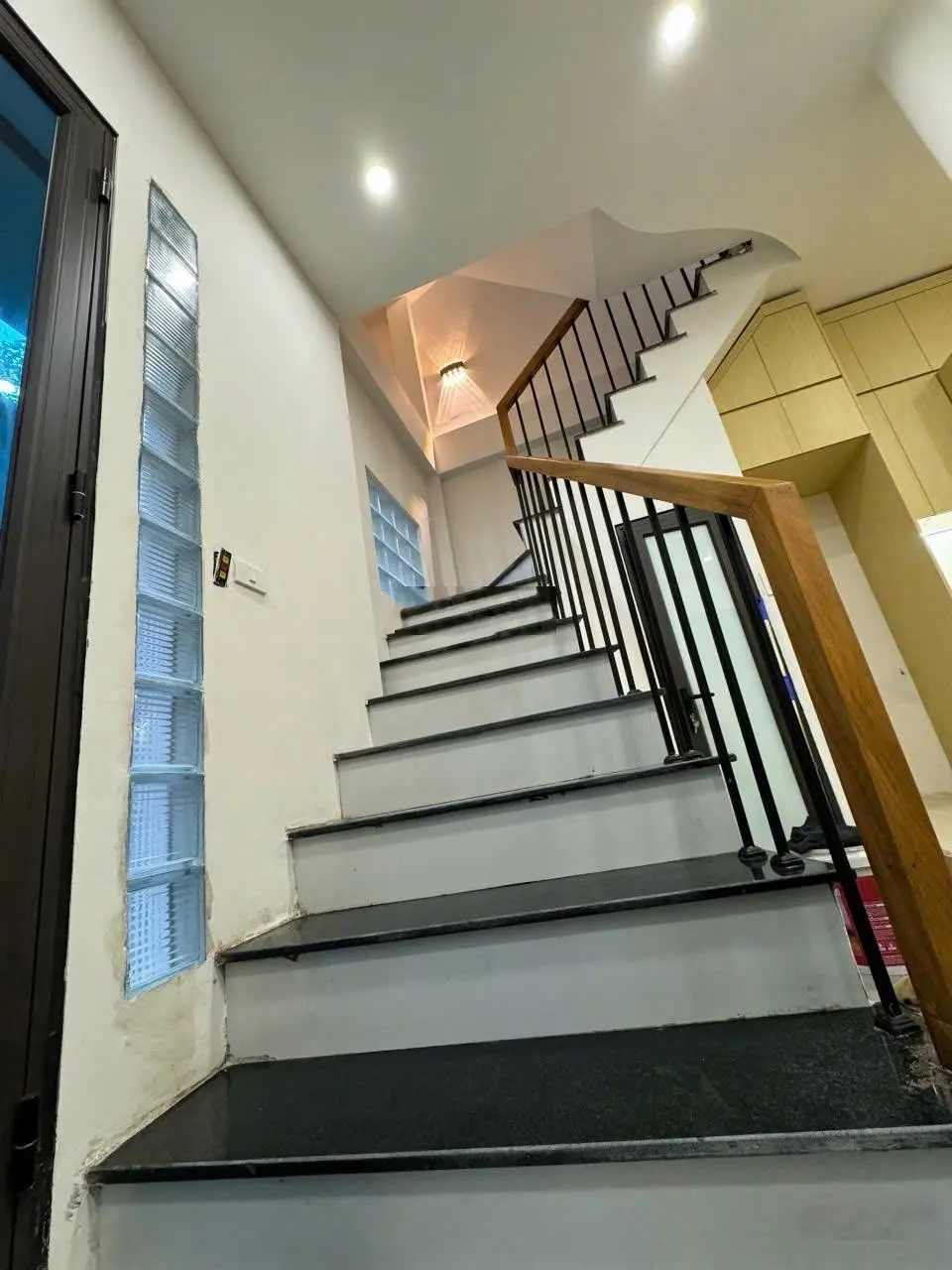 Nhà mới ngõ Ô tô quận Hai Bà Trưng chỉ 200tr/m2