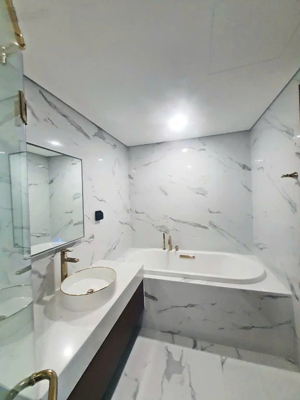 Bán căn hộ 3 ngủ/104m2 Sunshine City Ciputra tầng cao view sông Hồng