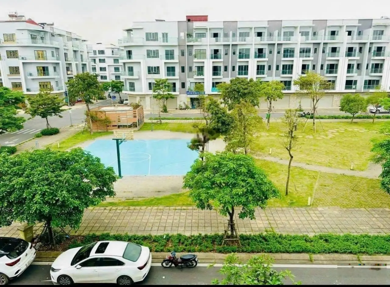 Cần bán căn Nhà xây thô nhìn vườn hoa đã có sổ đỏ tại kđt Him Lam Đại Phúc, tp BN. Giá chỉ 7,x tỷ