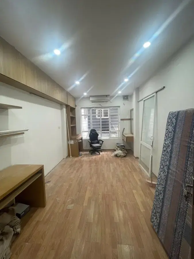 Chính chủ bán gấp nhà đẹp siêu rẻ ngõ 322 Nguyễn Trãi, Thanh Xuân. DT: 35 m2, 5 tầng. Giá 6,3 tỷ