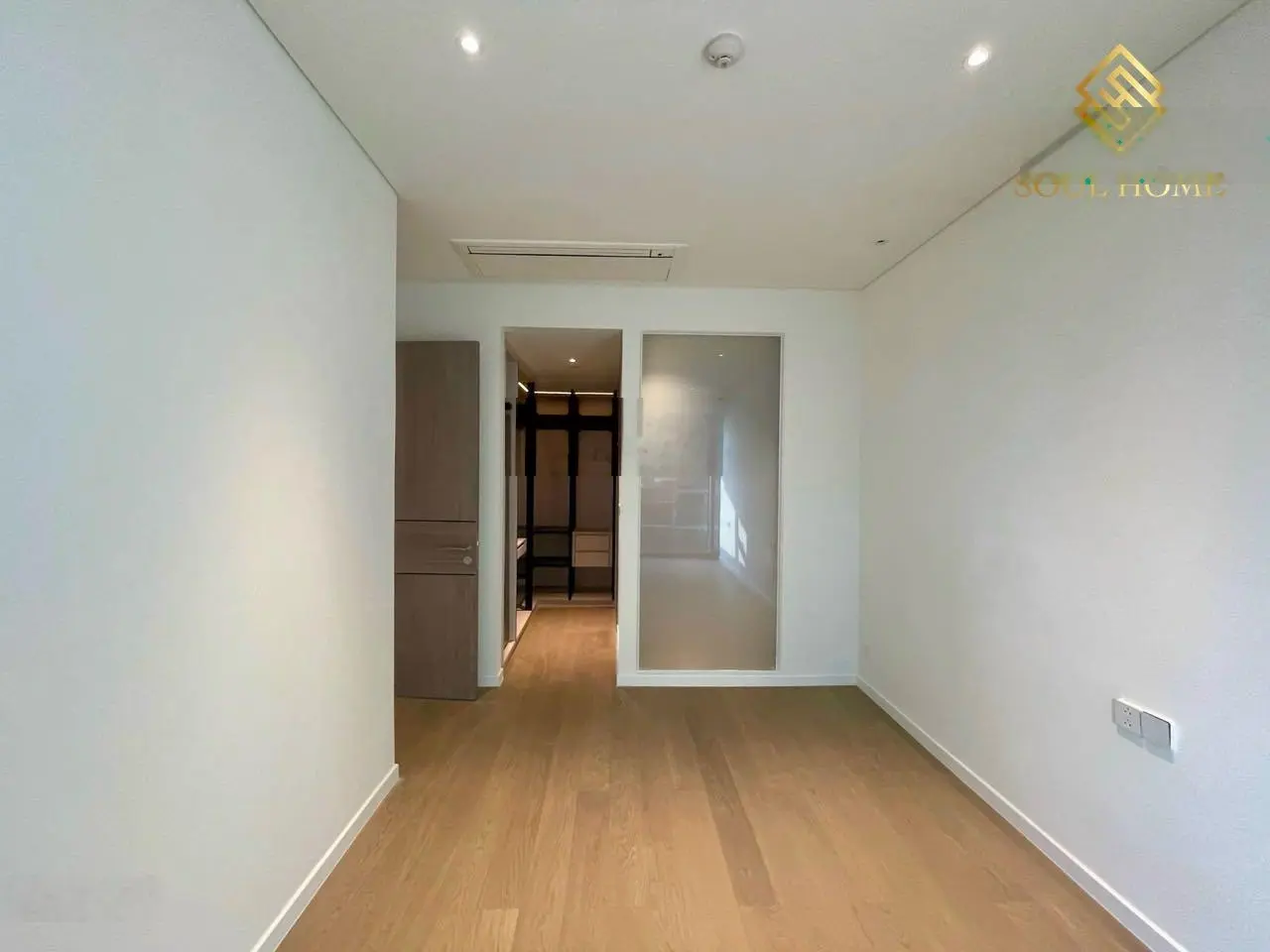 Bán căn 2 phòng ngủ tầng cao, view sông, quận 1, giá tốt nhất thị trường. Hotline: 0941 230 ***