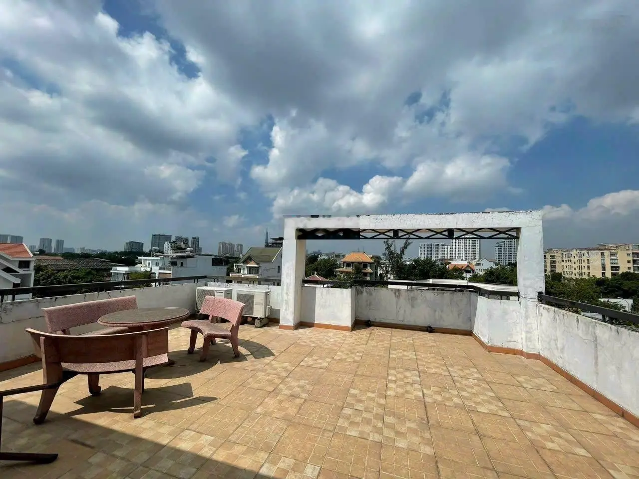 Bán nhà 1 trệt 2 lầu giá 15,5 tỷ, diện tích 126 m2, tại Hiệp Bình Chánh, Thủ Đức