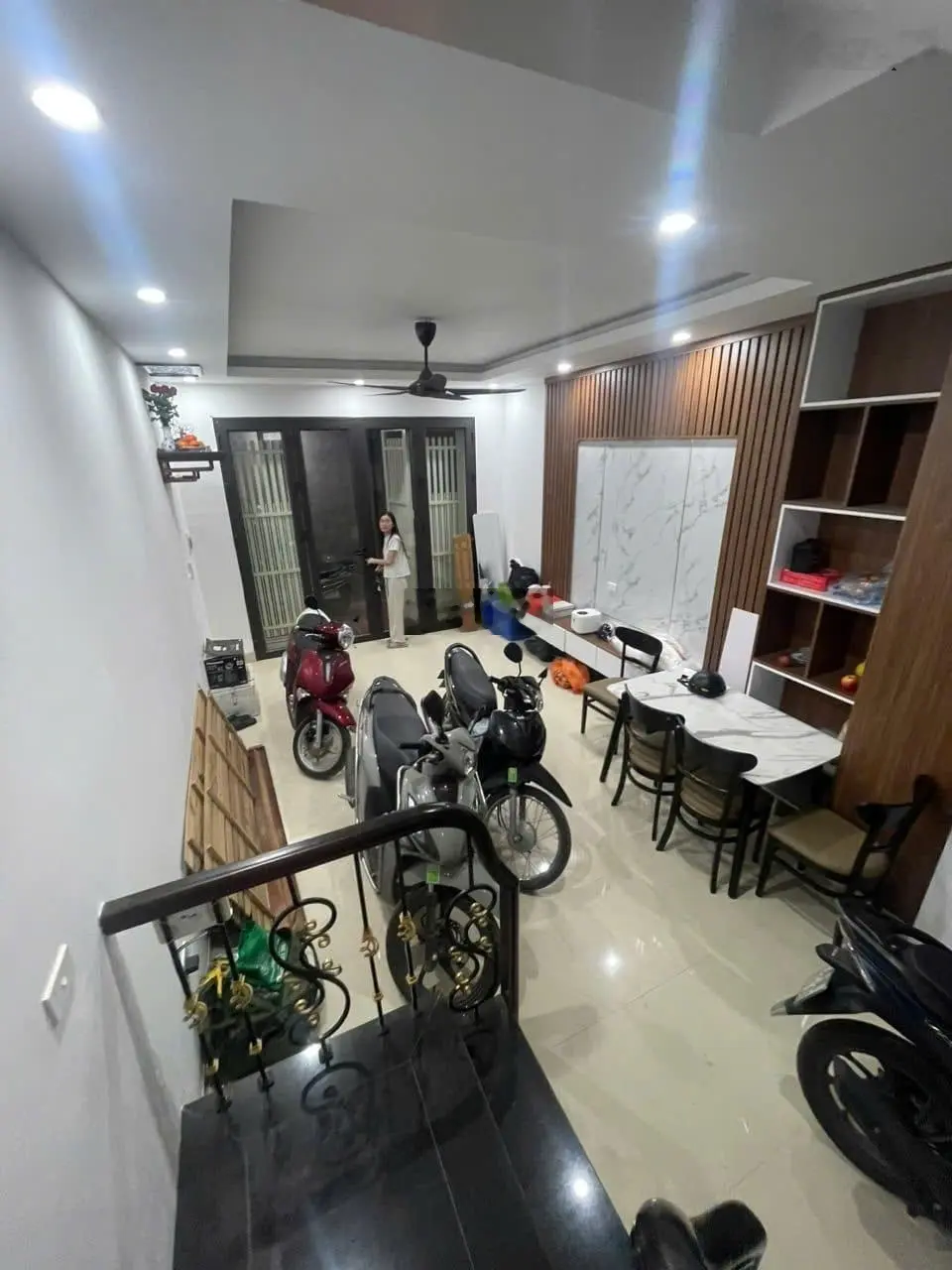 Bán nhà Văn Quán 35m2, 5 tầng, ô tô đỗ gần, nhà đẹp, thoáng, dân trí cao, giá 5,89 tỷ