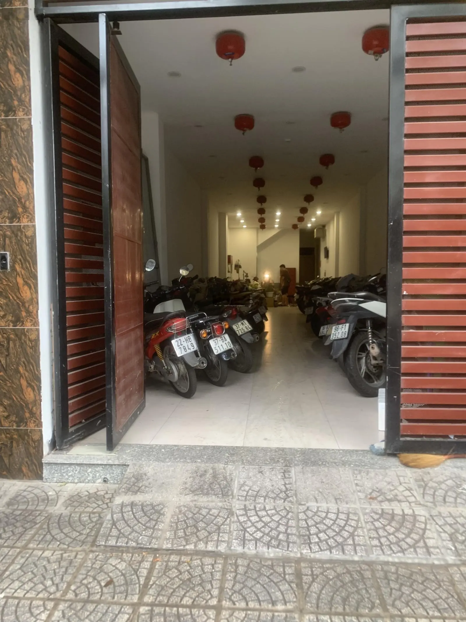 Tòa nhà cho thuê khu Bách Kinh Xây - ngõ ô tô tránh - 2 thoáng trước sau - 7 tầng 29 phòng