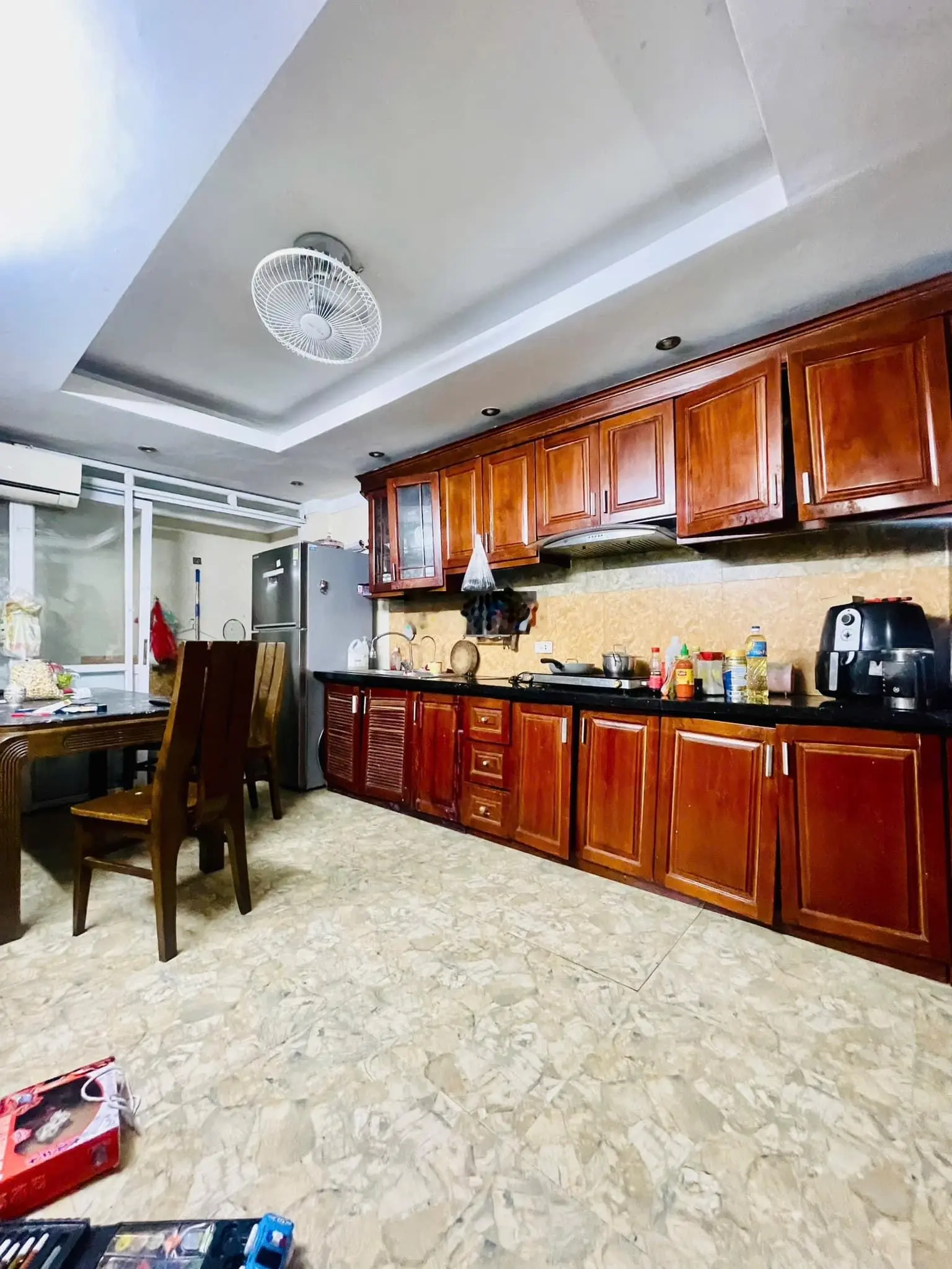Tân Mai - gara ô tô - ngõ thông - kinh doanh - 6 phòng ngủ