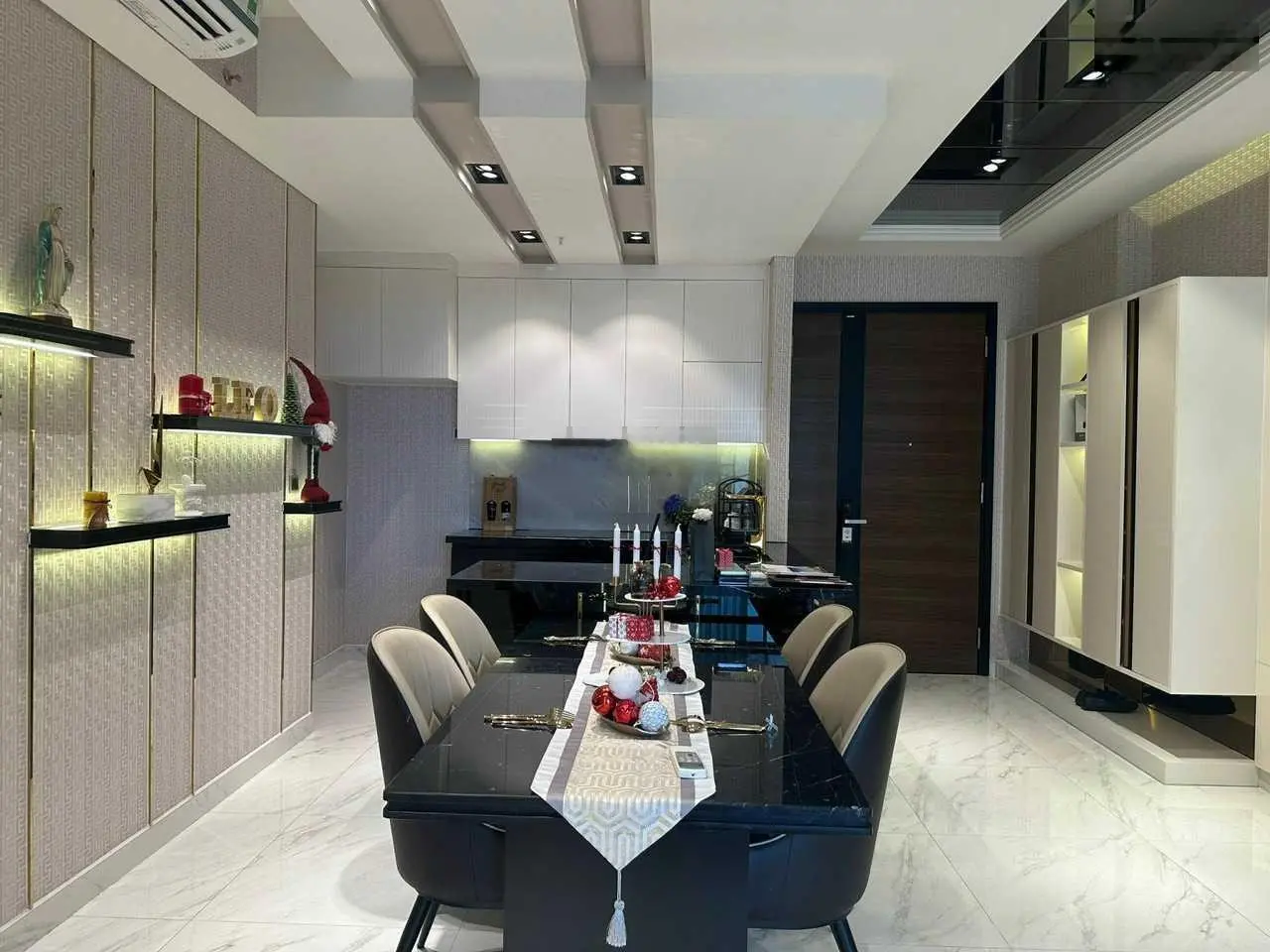 Chính chủ bán gấp căn hộ Midtown Phú Mỹ Hưng 90m2 2PN, 2WC giá chỉ 5.5 tỷ bao thuế phí, có sổ hồng