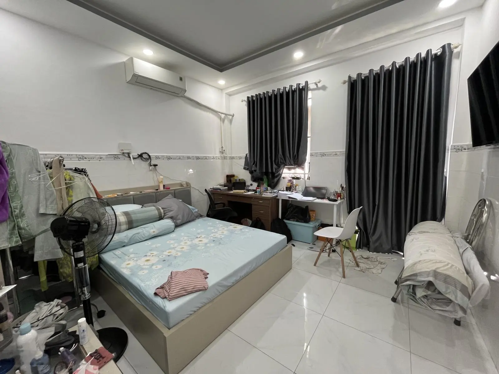 Chính chủ cần bán nhà Hẻm Xe Tải Lạc Long Quân