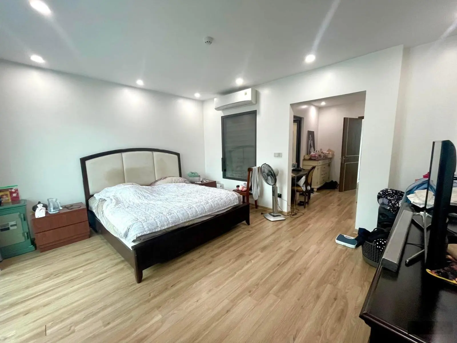 Mặt phố căn góc Đội Cấn 126m2/156m2 5 tầng mặt tiền 30m giá 42,5 tỷ