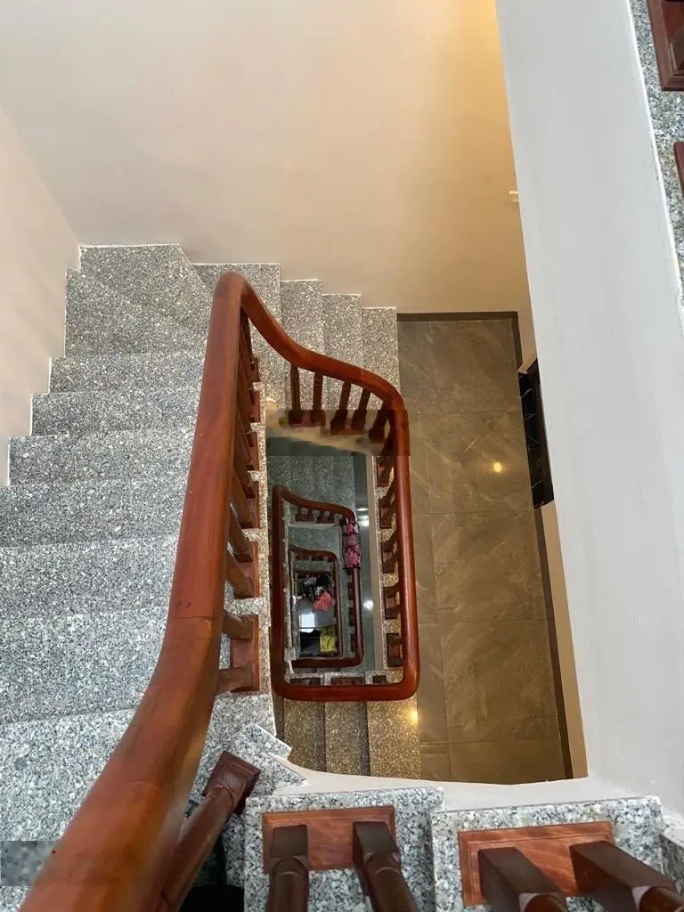 Chị liên gửi bán căn nhà tự xây chin chu đẹp. 35m2 chủ rất lộc lá đổi nhà mới to đẹp hơn.