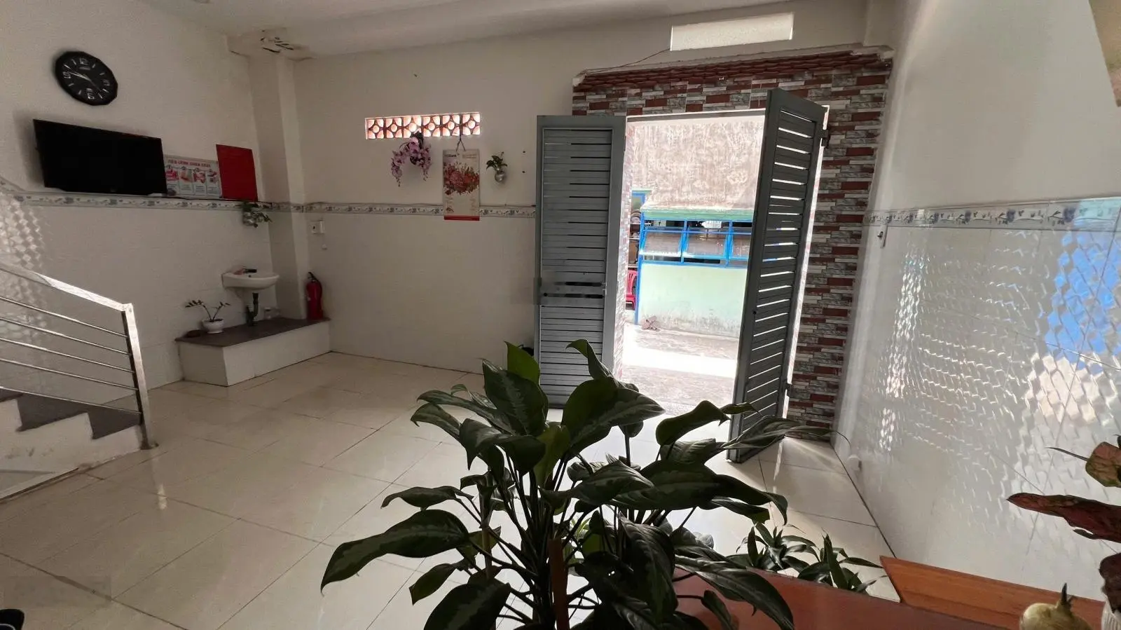 Bán nhà nghỉ gần biển hòn chồng, gần chợ Vĩnh. Hải , kinh doanh tốt có sổ đầy đủ