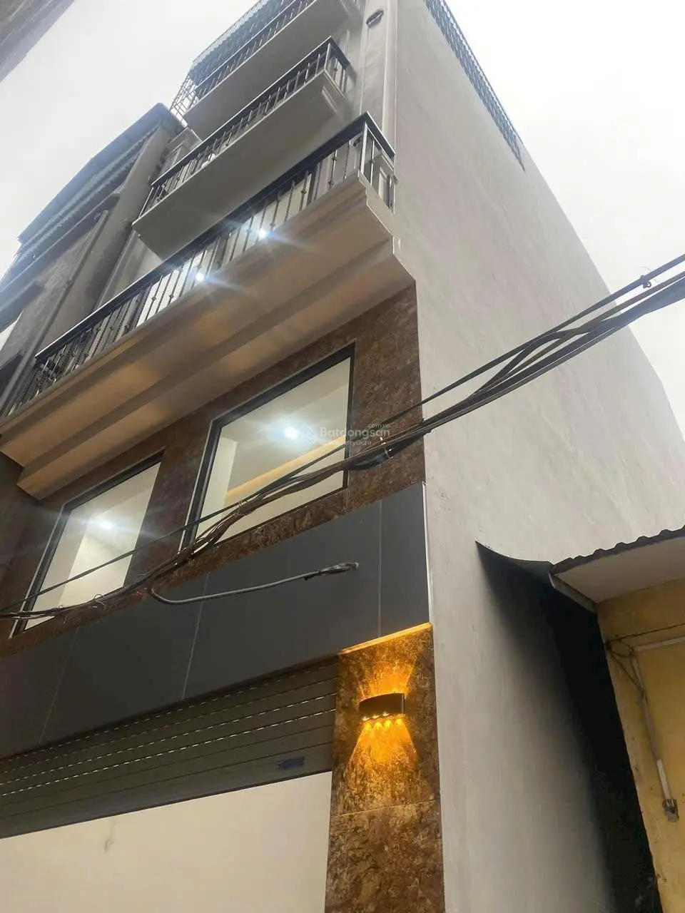 Nhà Cực Đẹp - Ngay Hồ LINH ĐÀM - Trường các cấp , chợ và UBND Cách 200m - bến xe nc Ngầm cách 500m