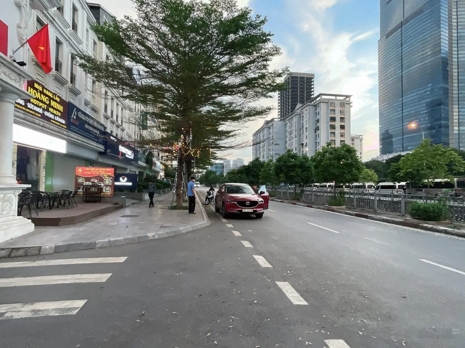 Hiếm. Bán nhà mặt phố lô góc cổng chào Belleville, đẹp nhất đường Mạc Thái Tổ