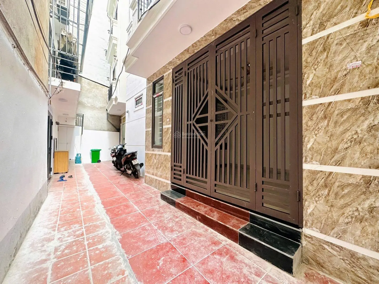 Nhà bán xây mới hiếm Định Công Hoàng Mai 32m2 5T MT 5m gần trường chợ giá rẻ sổ đỏ riêng chỉ 5.5tỷ