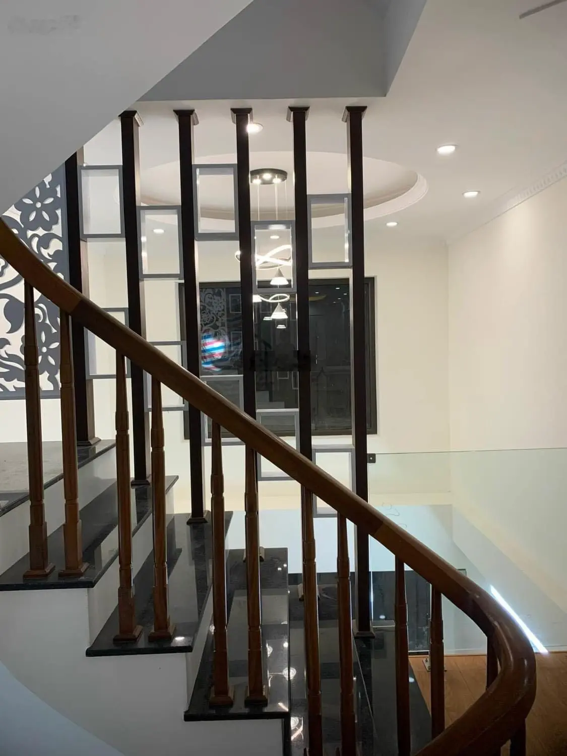 Nhà 5 tầng lô góc lừng lững 35m2, mặt ngõ thông thoáng, 30m ra ô tô tránh tại Yên Lũng