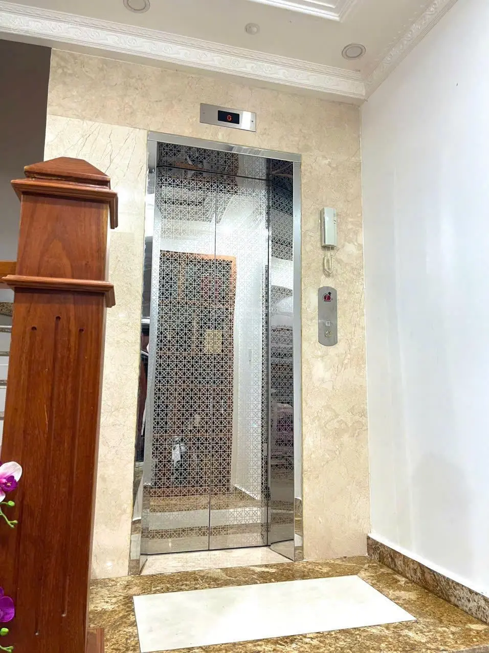 Bán nhà 3 tầng DT: 5 x 12 có thang máy đường xe hơi P. Phú Mỹ, Quận 7