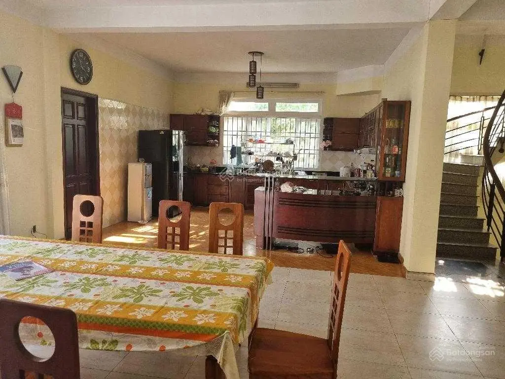 Bán dinh thự mặt tiền 720m2, 25x30m, khu Tên Lửa, 3 tầng, 5PN, 4WC, chỉ 70 tr/m2