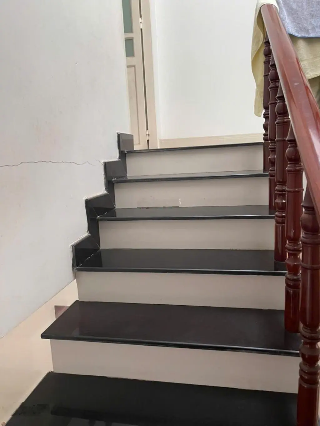 Bán nhà 3 tầng khu phân lô đồng bộ hẻm ô tô tránh cách Nguyễn Duy Trinh chỉ vài bước chân