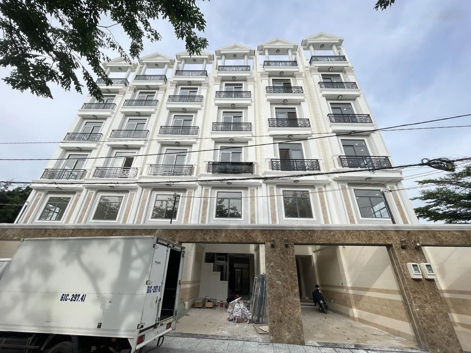 Nhà 1 trệt 5 lầu có thang máy, khu đồng bộ ven sông sài gòn, đường 9m liền kề vạn phúc city