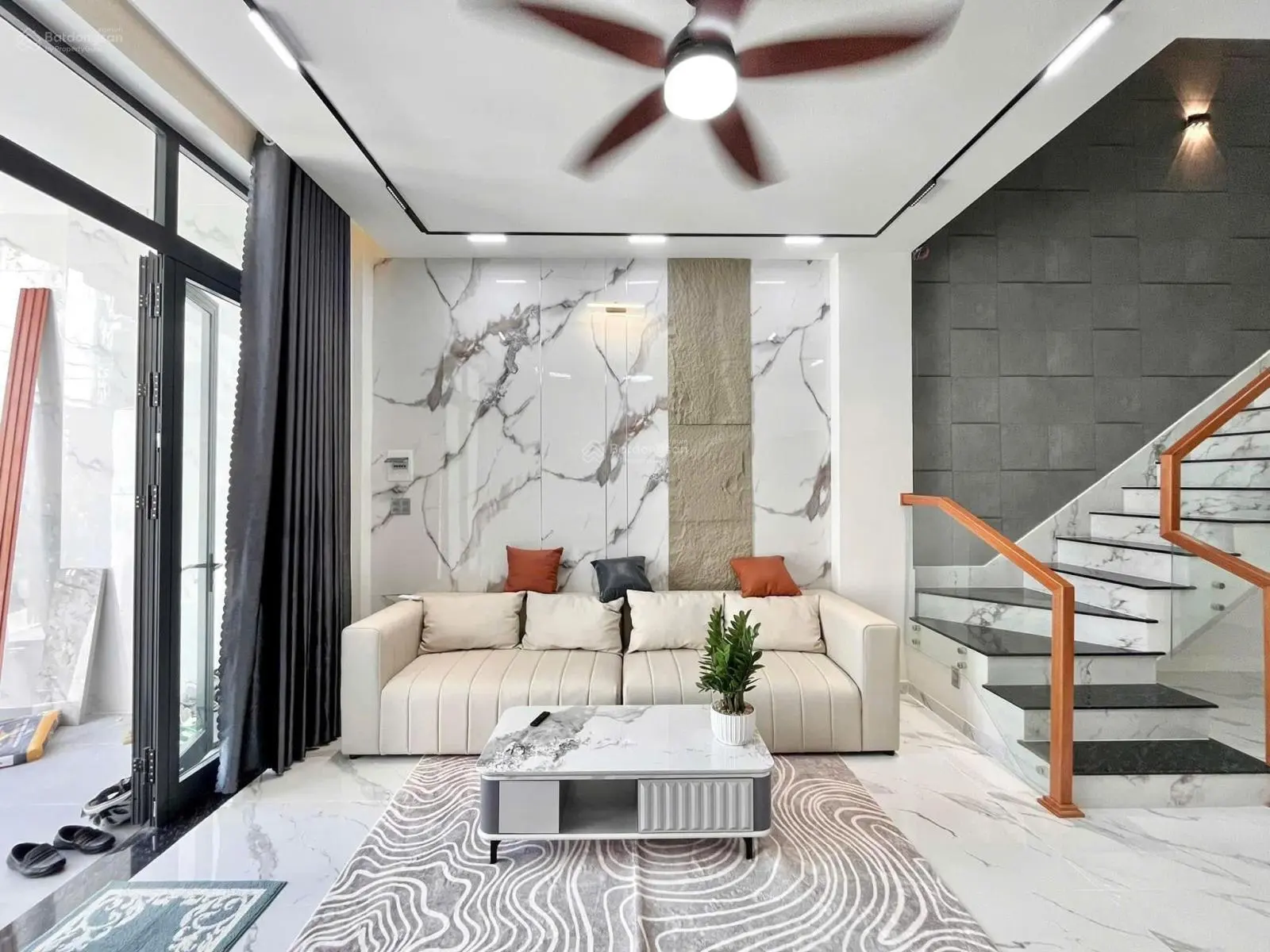 Nhà mới 3 tầng Hòa Minh, Liên Chiểu cách biển 350m, full nội thất. Giá rất tốt