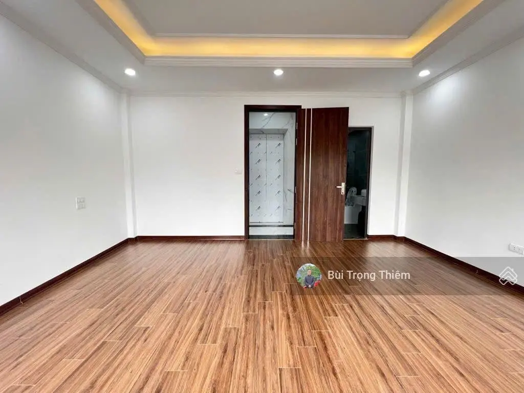 Bán nhà siêu đẹp 6 tầng thang máy, Gara Ô tô vào nhà đối diện TTTM Aeon Long Biên