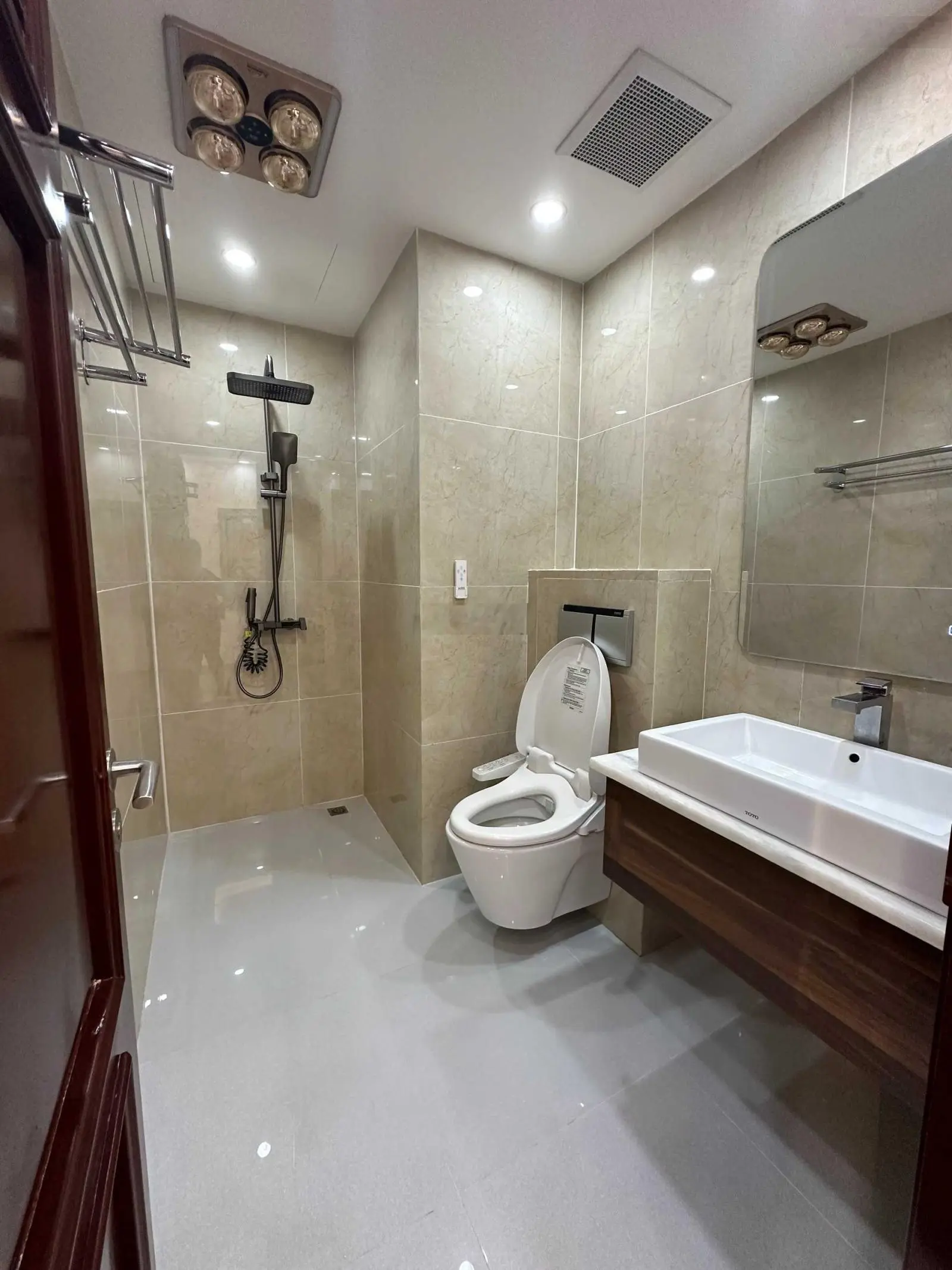 Gấp! Bán căn hộ 2PN 75m2 Ecolife Capitol chỉ 4,7 tỷ tại Tố Hữu, full nội thất, sổ hồng chính chủ